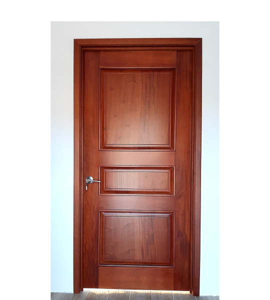 Flat-Panel Door with Molding